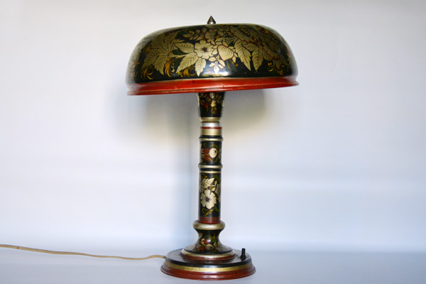 Настольная лампа из домашнего кабинета Н.Н.Яненко